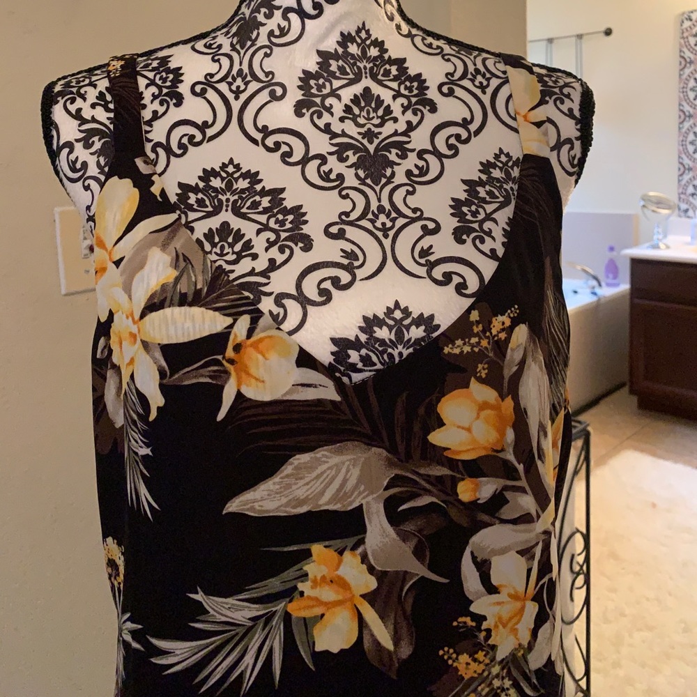 Beautiful reversible floral top by H&M